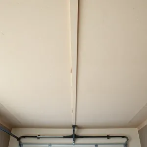 Tani sufit w garażu