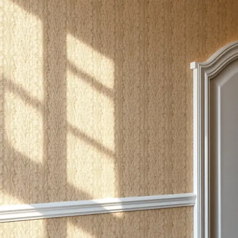 Tapetą i sztukateria w salonie