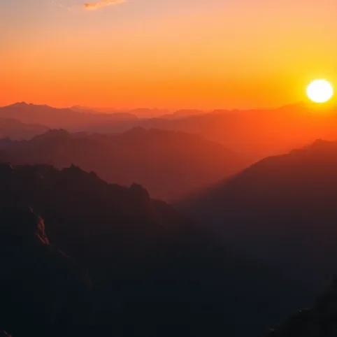 TAPETA Zachód słońca w górach