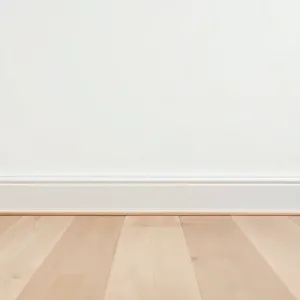 Ukryte listwy przypodłogowe wpuszczone w ścianę