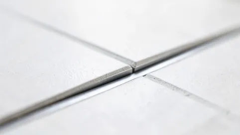 wąska listwa dylatacyjna