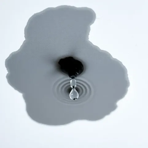 Woda kapie z sufitu w domu