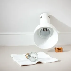 Wymiana żarówki LED w oprawie sufitowej