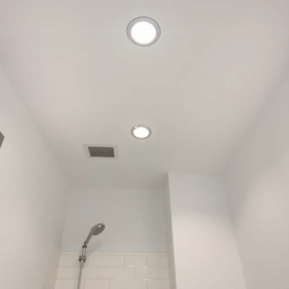 Sufit podwieszany w małej łazience