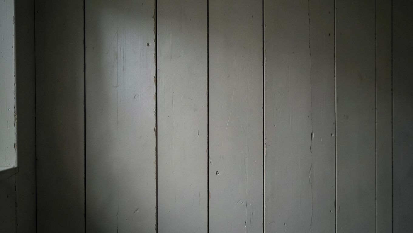 Utilitarna lamperia PRL bez dekoracji