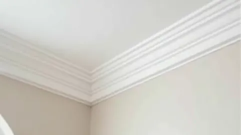 Czym przykleić listwy styropianowe do sufitu