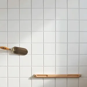 Jak kłaść płytki 60x60 na ścianę