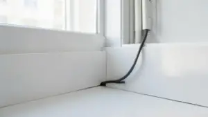listwy przypodłogowe mdf z miejscem na kable