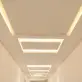Nowoczesny sufit w przedpokoju
